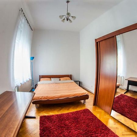 Inner City Apartment Debrecen Buitenkant foto