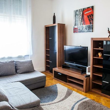 Inner City Apartment Debrecen Buitenkant foto