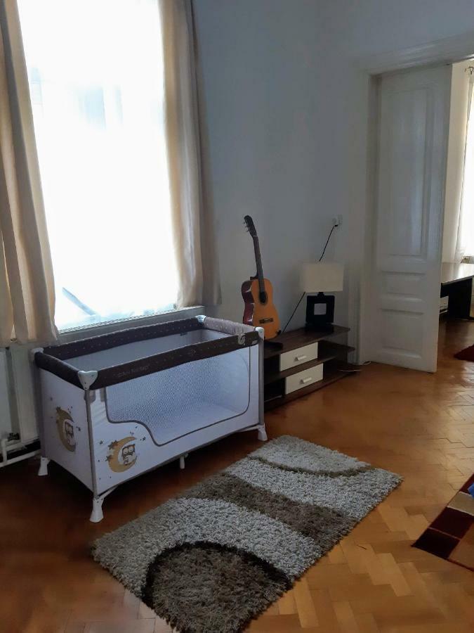 Inner City Apartment Debrecen Buitenkant foto