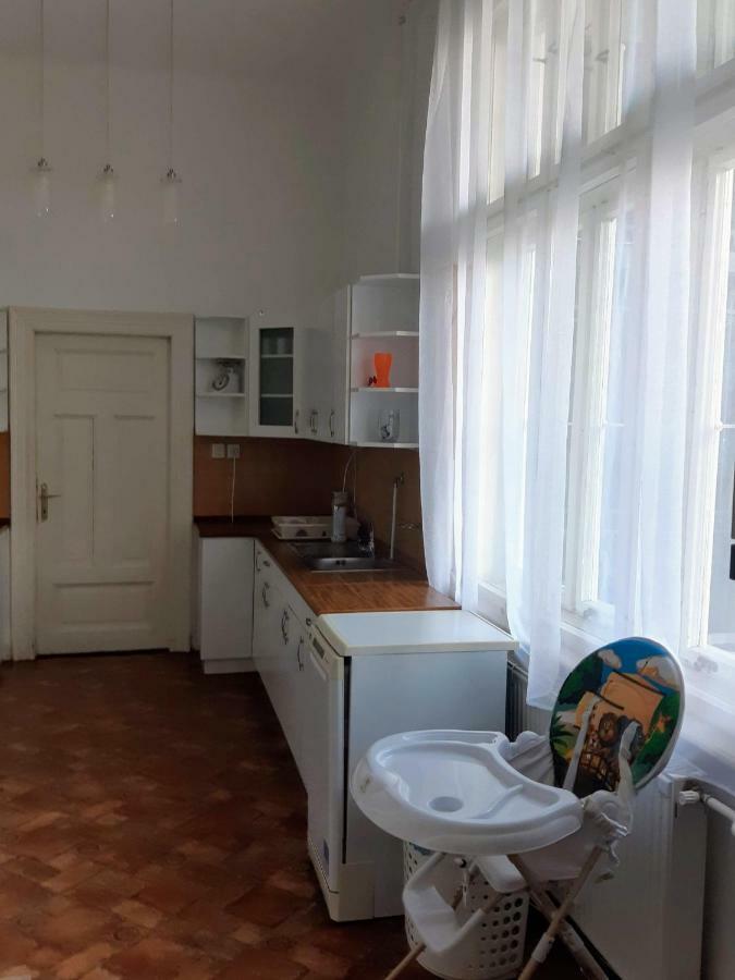 Inner City Apartment Debrecen Buitenkant foto