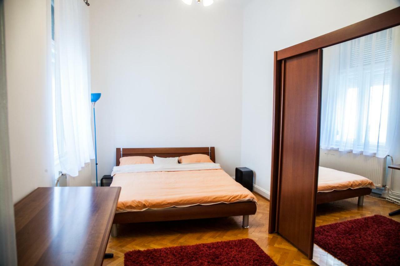 Inner City Apartment Debrecen Buitenkant foto
