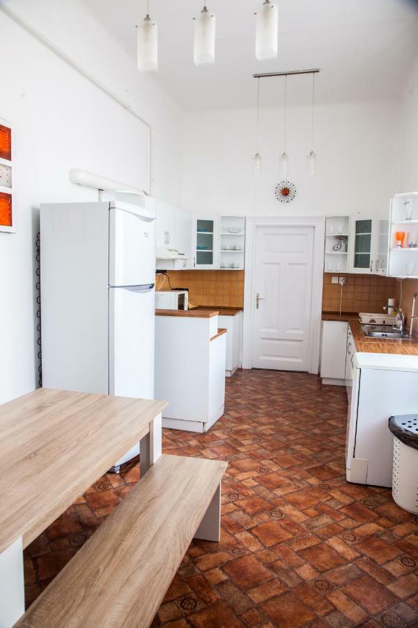 Inner City Apartment Debrecen Buitenkant foto