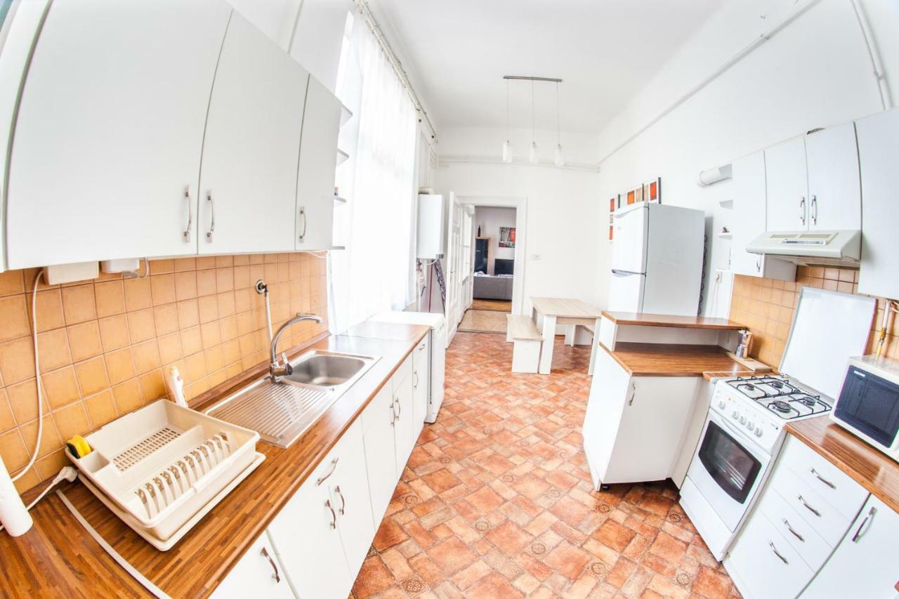 Inner City Apartment Debrecen Buitenkant foto