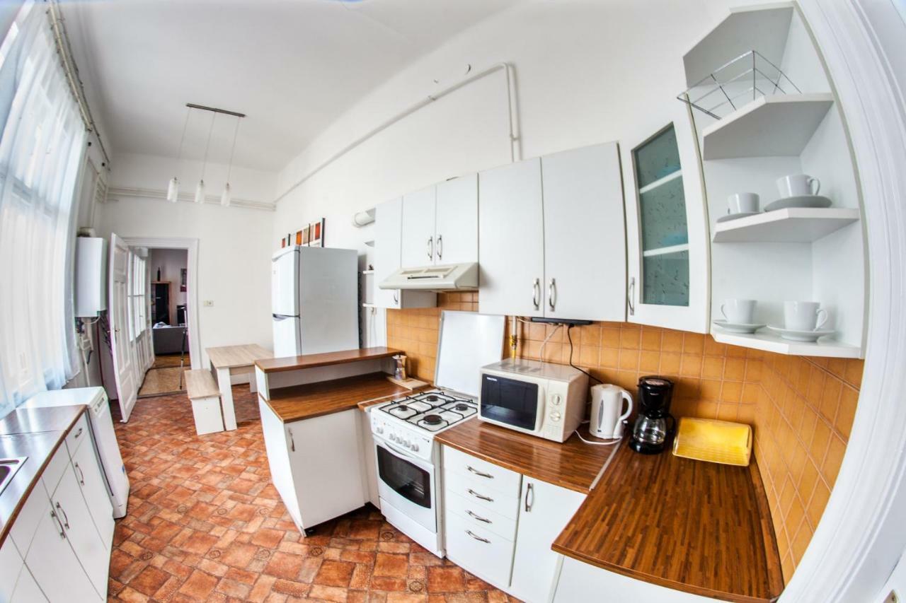 Inner City Apartment Debrecen Buitenkant foto