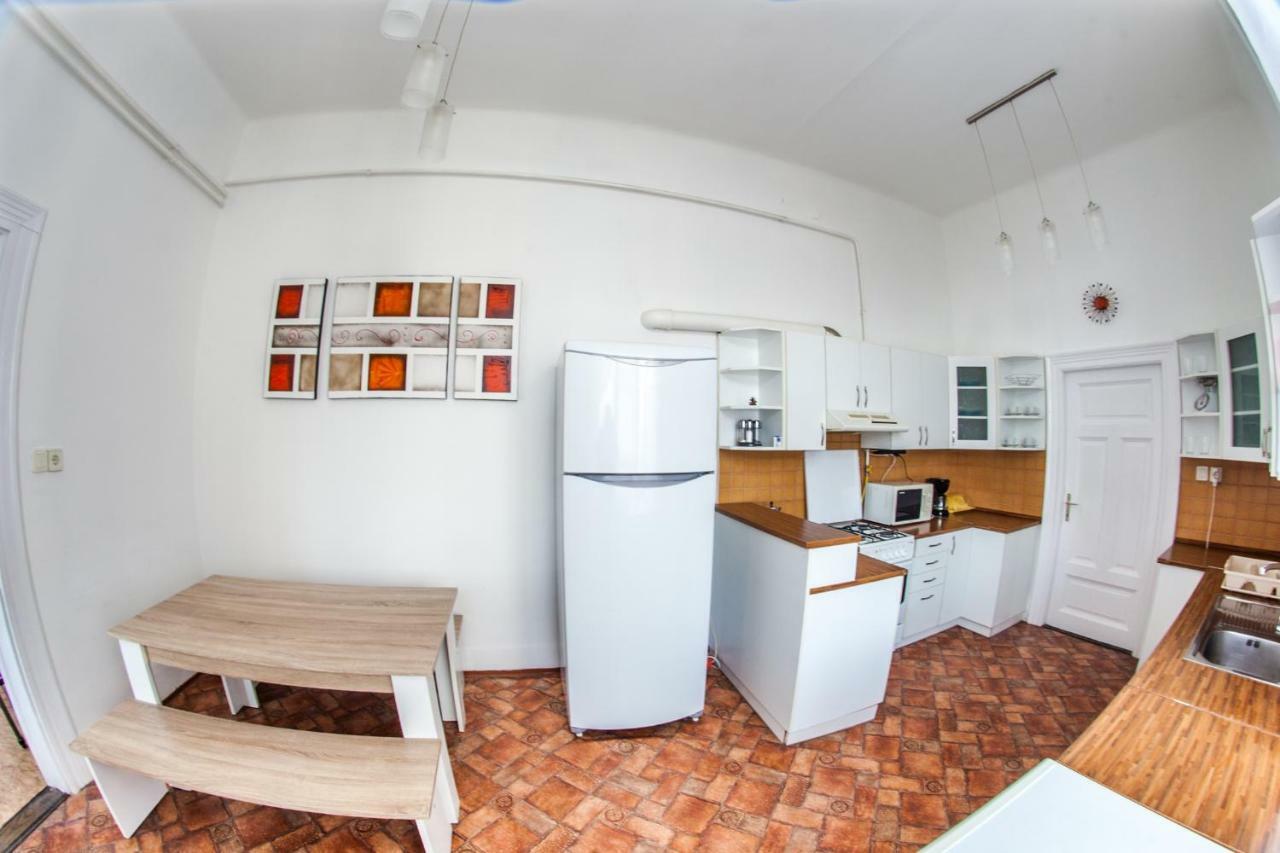 Inner City Apartment Debrecen Buitenkant foto