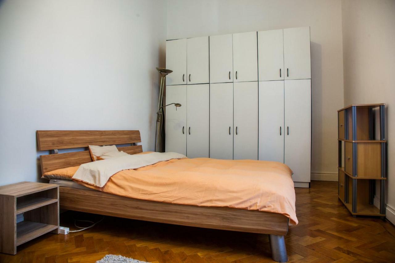 Inner City Apartment Debrecen Buitenkant foto