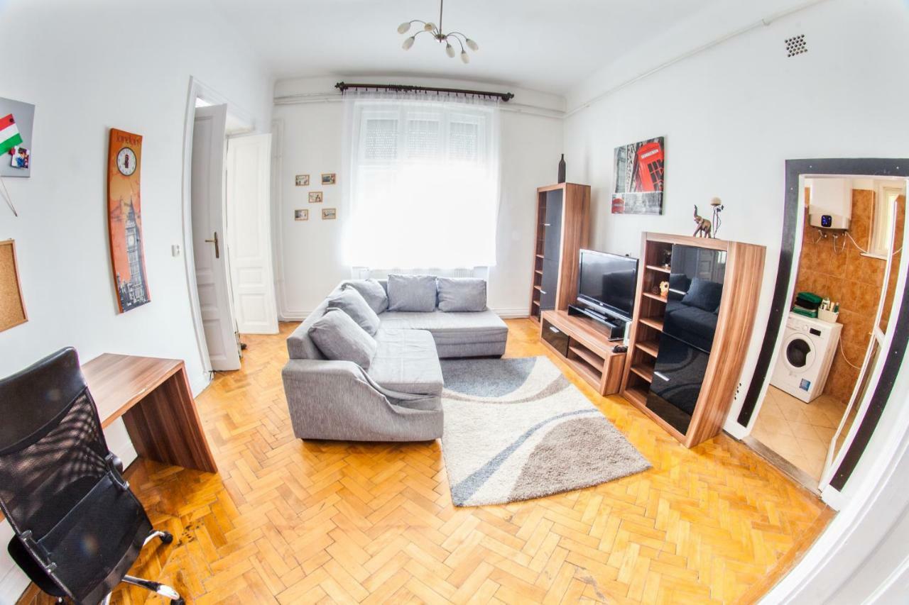 Inner City Apartment Debrecen Buitenkant foto